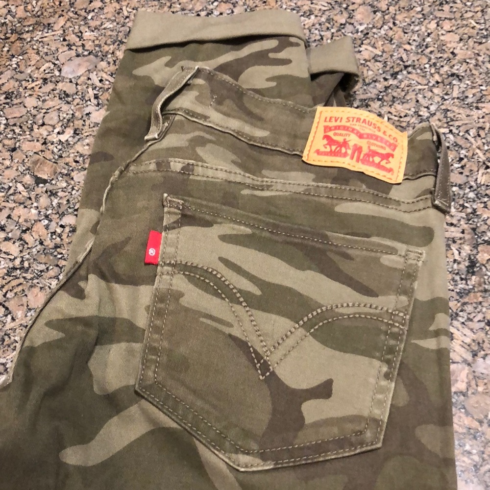 Levi’s Camo Super Skinny Ankle Jeans